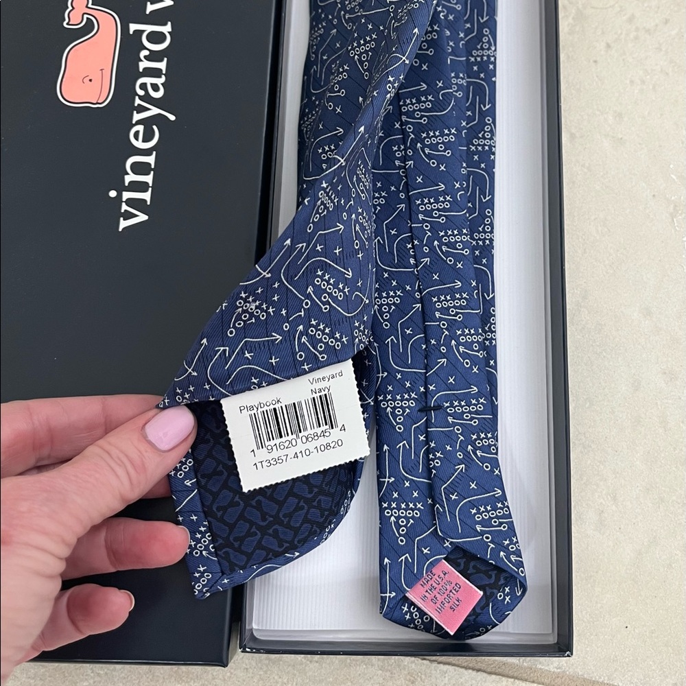 Vineyard Vines silk tie